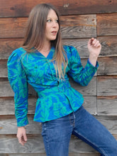Charger l'image dans la galerie, Blouse vintage Shanna - Imprimé tropical et basque. Taille M, 38, 40.
