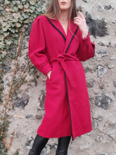 Charger l'image dans la galerie, Manteau vintage Carla - Pure laine. Manches à crevé. Rouge et noir. Taille XL, 42, 44. Made in France.