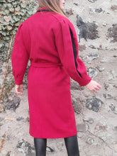 Charger l'image dans la galerie, Manteau vintage Carla - Pure laine. Manches à crevé. Rouge et noir. Taille XL, 42, 44. Made in France.