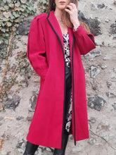 Charger l'image dans la galerie, Manteau vintage Carla - Pure laine. Manches à crevé. Rouge et noir. Taille XL, 42, 44. Made in France.