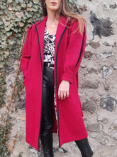 Charger l'image dans la galerie, Manteau vintage Carla - Pure laine. Manches à crevé. Rouge et noir. Taille XL, 42, 44. Made in France.