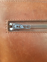 Charger l'image dans la galerie, Compagnon vintage - Cuir marron. Pierre Cardin. Made in France.