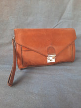 Charger l'image dans la galerie, Compagnon vintage - Cuir marron. Pierre Cardin. Made in France.