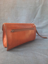 Charger l'image dans la galerie, Compagnon vintage - Cuir marron. Pierre Cardin. Made in France.