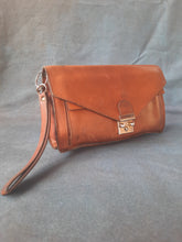 Charger l'image dans la galerie, Compagnon vintage - Cuir marron. Pierre Cardin. Made in France.