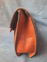 Charger l'image dans la galerie, Compagnon vintage - Cuir marron. Pierre Cardin. Made in France.