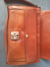 Charger l'image dans la galerie, Compagnon vintage - Cuir marron. Pierre Cardin. Made in France.