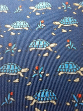 Charger l'image dans la galerie, Cravate Hermès Paris. 100 % soie. Made in France.