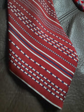 Charger l'image dans la galerie, Cravate Nina Ricci Paris. Soie. Fabriquée en France.