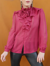 Charger l'image dans la galerie, Chemisier vintage Louna - Col victorien à jabot et froufrous bordeaux. Taille M, 38, 40. Made in France
