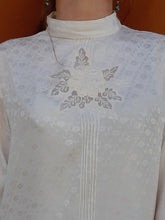 Charger l'image dans la galerie, Chemisier vintage Anjali - Imprimé floral ton sur ton. Boutonnage au dos. Taille M, 38, 40.