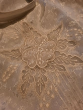 Charger l'image dans la galerie, Chemisier vintage Anjali - Imprimé floral ton sur ton. Boutonnage au dos. Taille M, 38, 40.