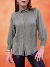 Charger l'image dans la galerie, Chemisier vintage Lina - Broderies Paisley. 100 % Soie. Taille XS, 34, 36. Made in France.