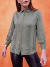 Charger l'image dans la galerie, Chemisier vintage Lina - Broderies Paisley. 100 % Soie. Taille XS, 34, 36. Made in France.