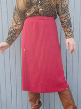 Charger l'image dans la galerie, Jupe portefeuille vintage Sybille - Lainage rouge. Taille XL, 42, 44. Jean Dessès. Made in France