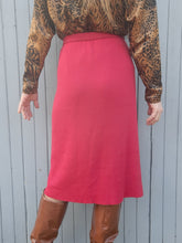 Charger l'image dans la galerie, Jupe portefeuille vintage Sybille - Lainage rouge. Taille XL, 42, 44. Jean Dessès. Made in France