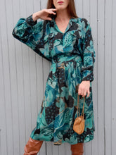 Charger l'image dans la galerie, Ensemble vintage Mado - Chemise et jupe portefeuille feuillage. Taille S, 36, 38