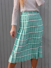 Charger l'image dans la galerie, Ensemble vintage Gyna - Jupe plissée & Veste fine à rayures fleuries et irisées. Taille L, 40, 42. Made in France