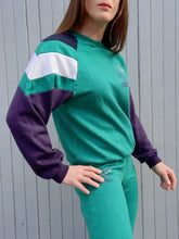 Charger l'image dans la galerie, Survêtement vintage Floria - Sweat-shirt et jogging Adidas. Vert et violet. Taille S, 36, 38.