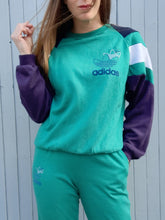 Charger l'image dans la galerie, Survêtement vintage Floria - Sweat-shirt et jogging Adidas. Vert et violet. Taille S, 36, 38.