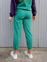 Charger l'image dans la galerie, Survêtement vintage Floria - Sweat-shirt et jogging Adidas. Vert et violet. Taille S, 36, 38.