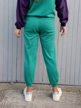 Charger l'image dans la galerie, Survêtement vintage Floria - Sweat-shirt et jogging Adidas. Vert et violet. Taille S, 36, 38.