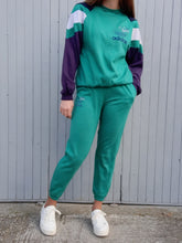 Charger l'image dans la galerie, Survêtement vintage Floria - Sweat-shirt et jogging Adidas. Vert et violet. Taille S, 36, 38.