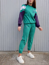 Charger l'image dans la galerie, Survêtement vintage Floria - Sweat-shirt et jogging Adidas. Vert et violet. Taille S, 36, 38.