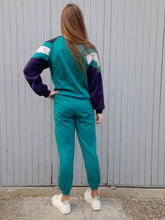 Charger l'image dans la galerie, Survêtement vintage Floria - Sweat-shirt et jogging Adidas. Vert et violet. Taille S, 36, 38.