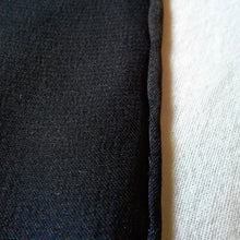 Charger l'image dans la galerie, Carré de soie Estelle - Chanel. Tournesols, logo et chaines. 95 X 90. Bleu marine