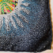 Charger l'image dans la galerie, Carré de soie Clara - Hermès. "Feux d'artifice" 1987. Édition limitée. 90 X 90