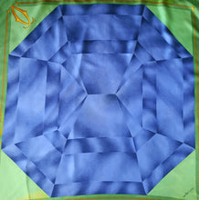 Charger l'image dans la galerie, Foulard vintage Nala - Must de Cartier. Carré de soie, diamant bleu, vert, beige. Boîte.