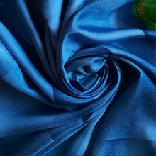 Charger l'image dans la galerie, Foulard vintage Nala - Must de Cartier. Carré de soie, diamant bleu, vert, beige. Boîte.