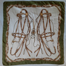 Charger l'image dans la galerie, Carré de soie Leslee - Céline. Brides et mors. 75 X 75