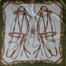 Charger l'image dans la galerie, Carré de soie Leslee - Céline. Brides et mors. 75 X 75