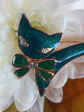 Charger l'image dans la galerie, Broche ancienne Dinah - Chat vert émaillé et strass.