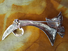 Charger l'image dans la galerie, Broche ancienne Dinah - Chat vert émaillé et strass.