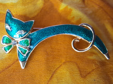 Charger l'image dans la galerie, Broche ancienne Dinah - Chat vert émaillé et strass.