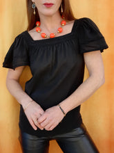 Charger l'image dans la galerie, Collier ancien Yzma - Grosses boules oranges et maille dorée.