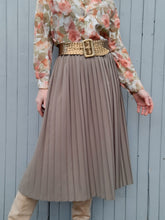Charger l'image dans la galerie, Jupe vintage Léontine - Plissé marron clair. Taille S / M, 36 38, 40.