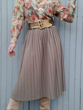 Charger l'image dans la galerie, Jupe vintage Léontine - Plissé marron clair. Taille S / M, 36 38, 40.