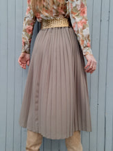 Charger l'image dans la galerie, Jupe vintage Léontine - Plissé marron clair. Taille S / M, 36 38, 40.