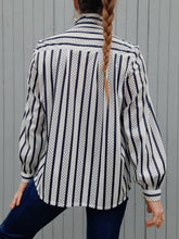 Charger l'image dans la galerie, Chemisier vintage Félicie - Pois & rayures. Bleu marine et blanc. Taille M, 38, 40.