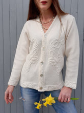Charger l'image dans la galerie, Cardigan vintage Rose - Maille côtelée fleurie. Taille L, 40, 42.