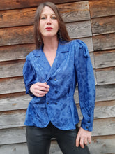 Charger l'image dans la galerie, Blouse à basque vintage Léna - Bleu irrisé et pois noirs. Taille M, 38, 40. Weinberg. Made in France.