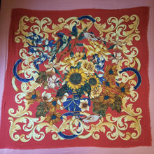 Charger l'image dans la galerie, Foulard vintage Chanel Lina - Soie et cachemire. Volutes et tournesols sur fond rouge. 136 X 136