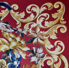 Charger l'image dans la galerie, Foulard vintage Chanel Lina - Soie et cachemire. Volutes et tournesols sur fond rouge. 136 X 136