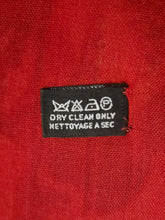 Charger l'image dans la galerie, Foulard vintage Chanel Lina - Soie et cachemire. Volutes et tournesols sur fond rouge. 136 X 136