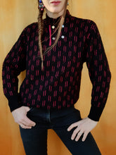 Charger l'image dans la galerie, Pull vintage Nicole - Col haut, imprimé géométrique noir et fuchsia. Taille S, 36, 38. Made in France