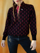 Charger l'image dans la galerie, Pull vintage Nicole - Col haut, imprimé géométrique noir et fuchsia. Taille S, 36, 38. Made in France